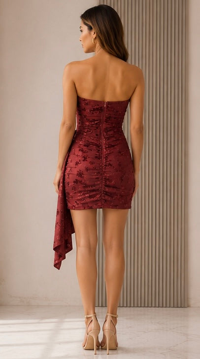 VESTIDO CORTO TERRACOTA DRAPEADO CON BRILLO Y ESCOTE STRAPLESS