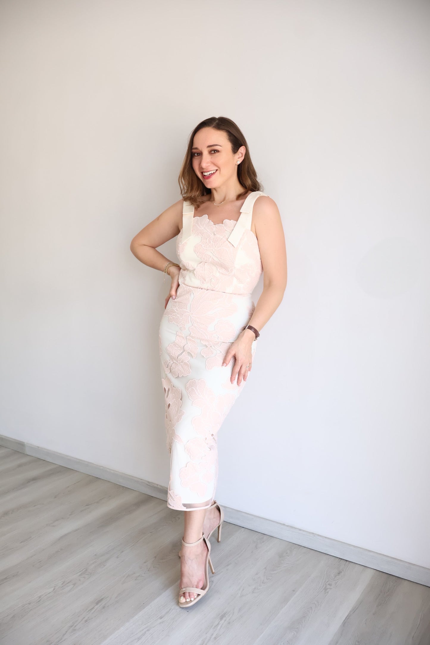 VESTIDO NUDE FLORAL BORDADO 3D