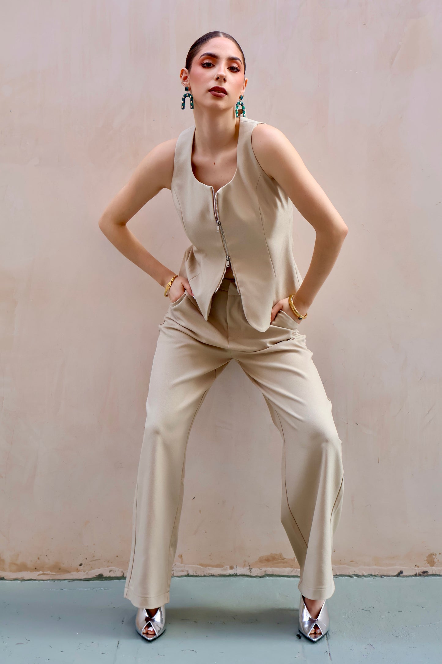 SET CHALECO SASTRE Y PANTALÓN MINIMAL CHIC