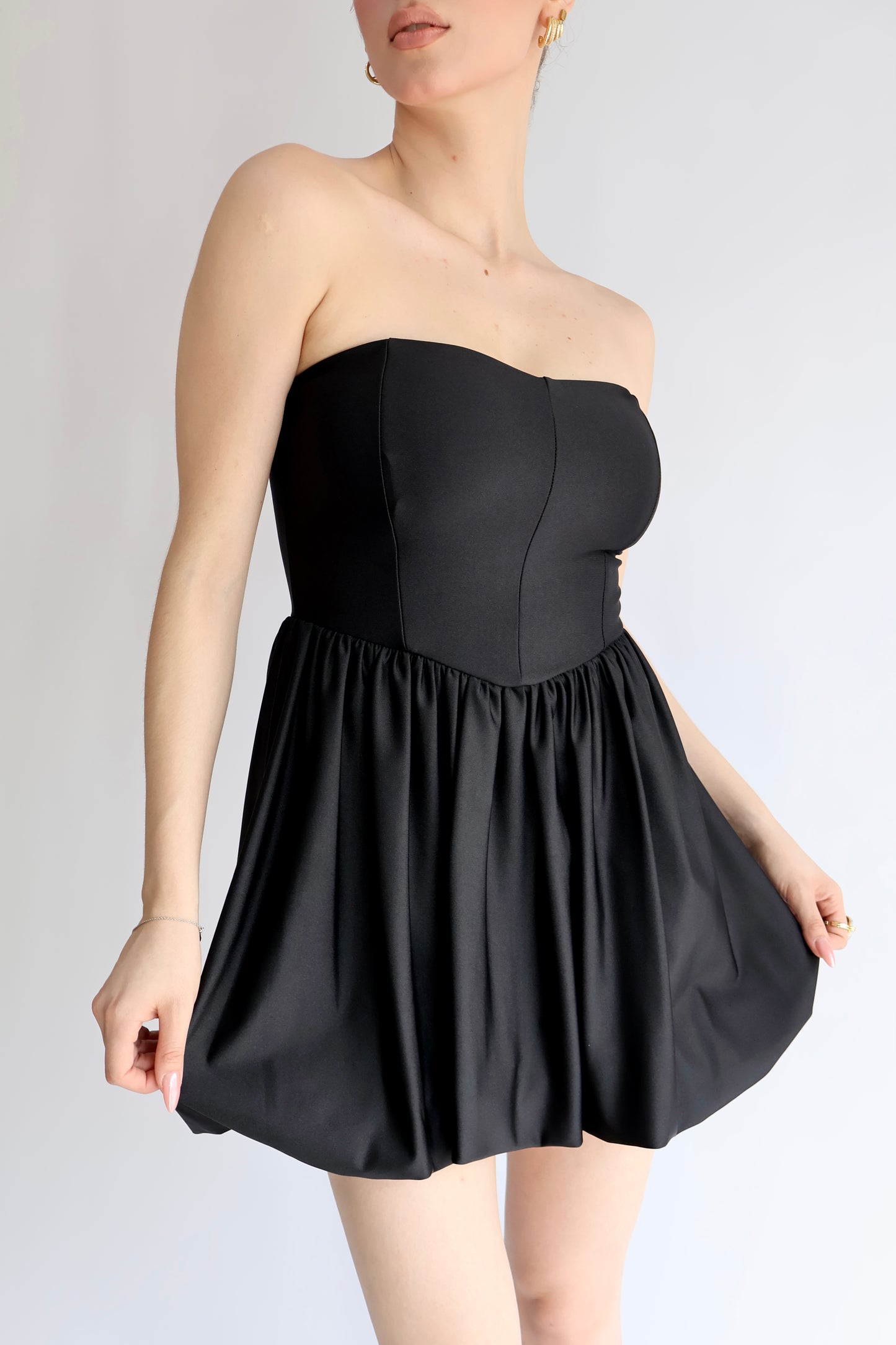 VESTIDO STRAPLESS BUBBLE NEGRO CHIC
