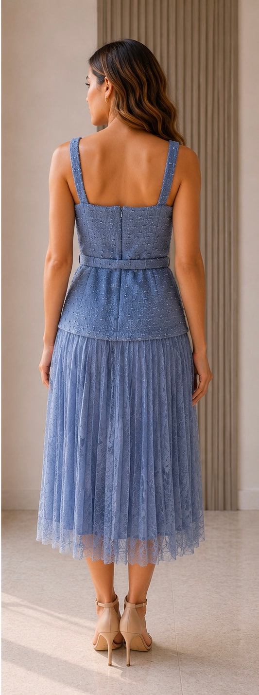 VESTIDO AZUL TEXTURIZADO CON FALDA DE TUL