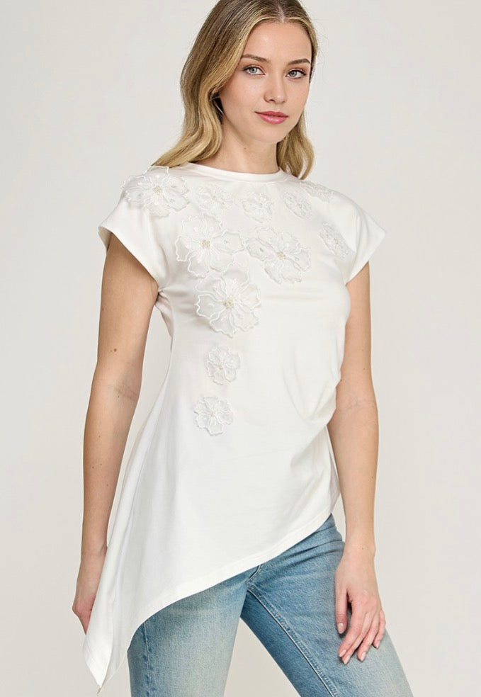 BLUSA ASIMÉTRICA FLORES PERLADAS