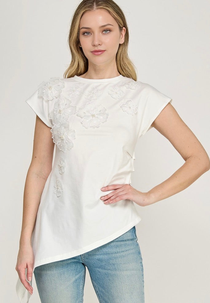 BLUSA ASIMÉTRICA FLORES PERLADAS
