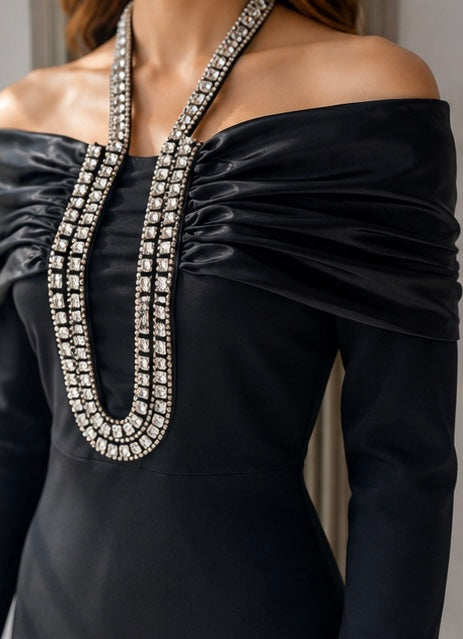 VESTIDO BANDAGE NEGRO CON PEDRERÍA Y MANGAS SATINADAS