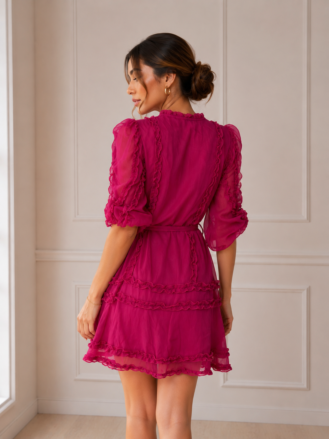 VESTIDO CORTO FUCSIA CON OLANES