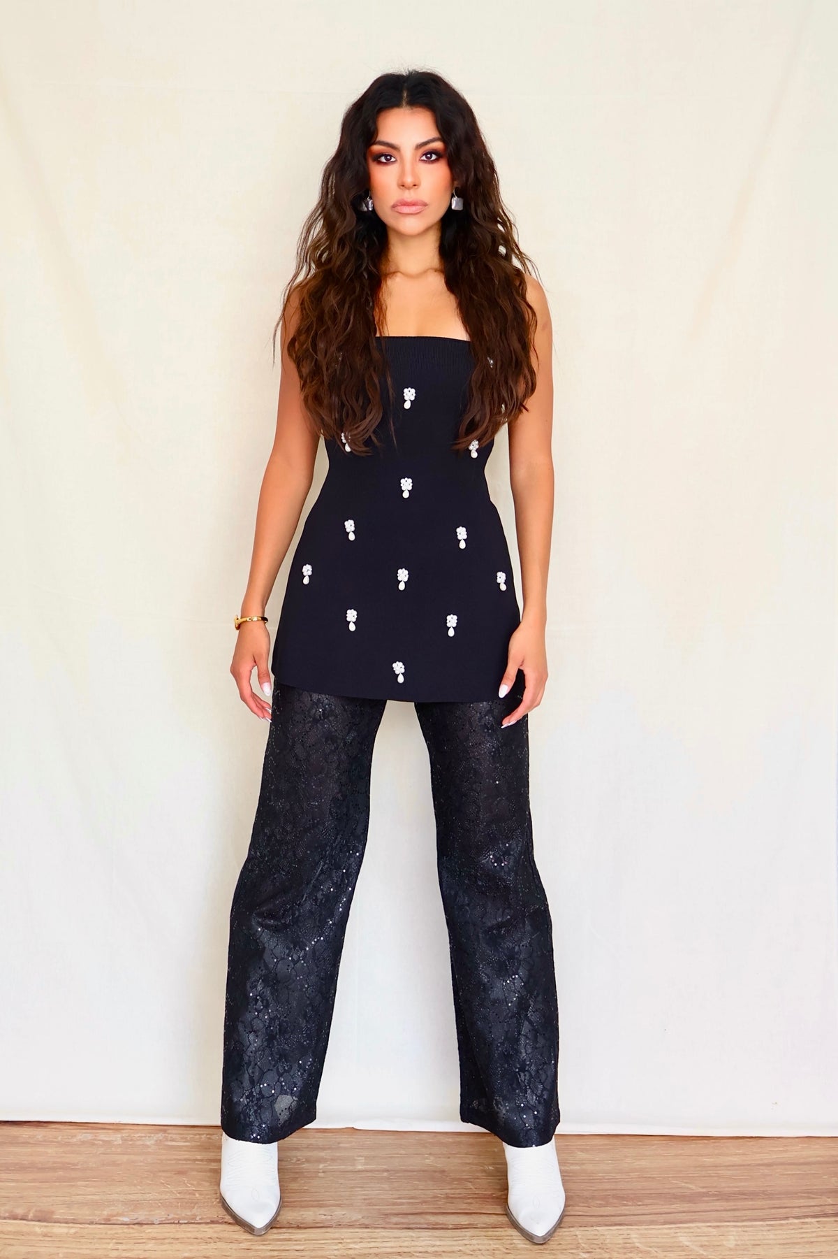CONJUNTO NEGRO CON PERLAS