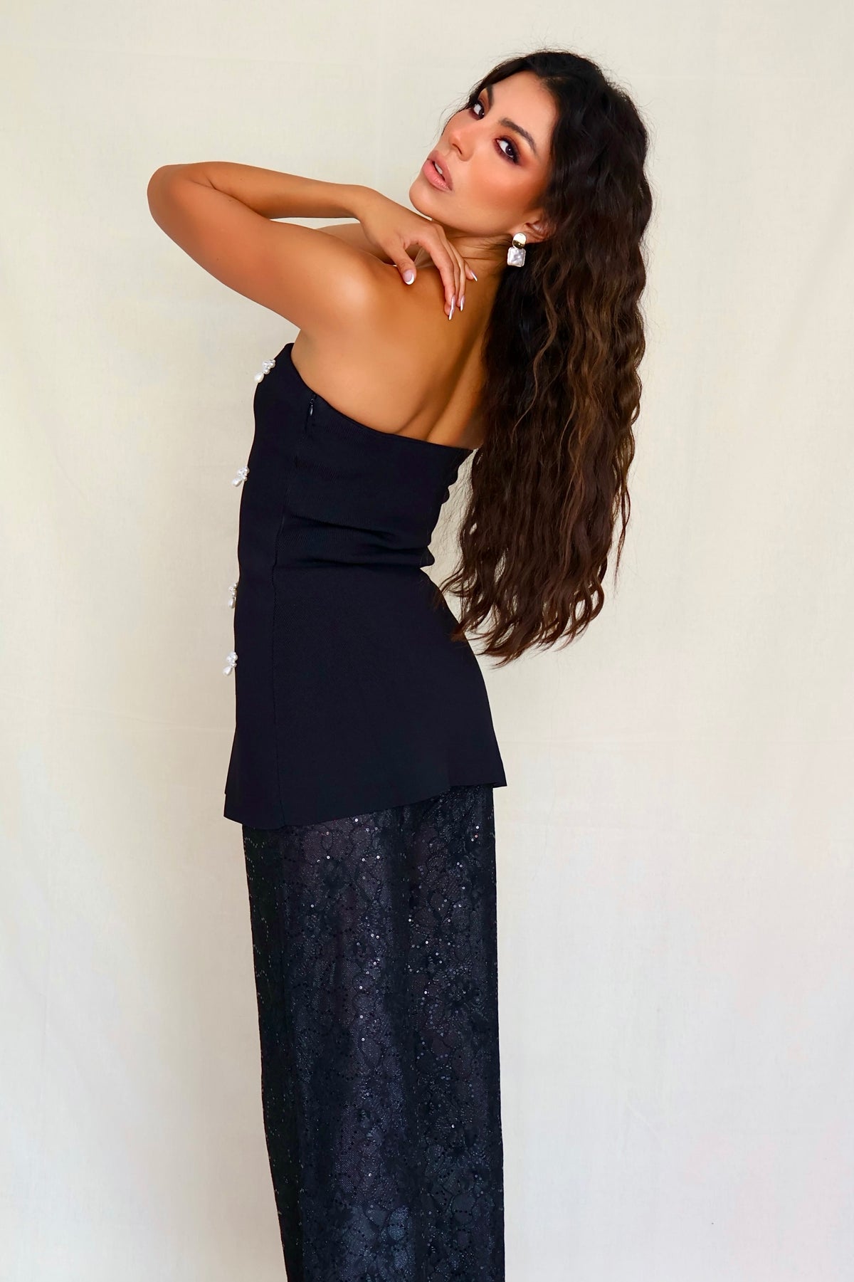 CONJUNTO NEGRO CON PERLAS