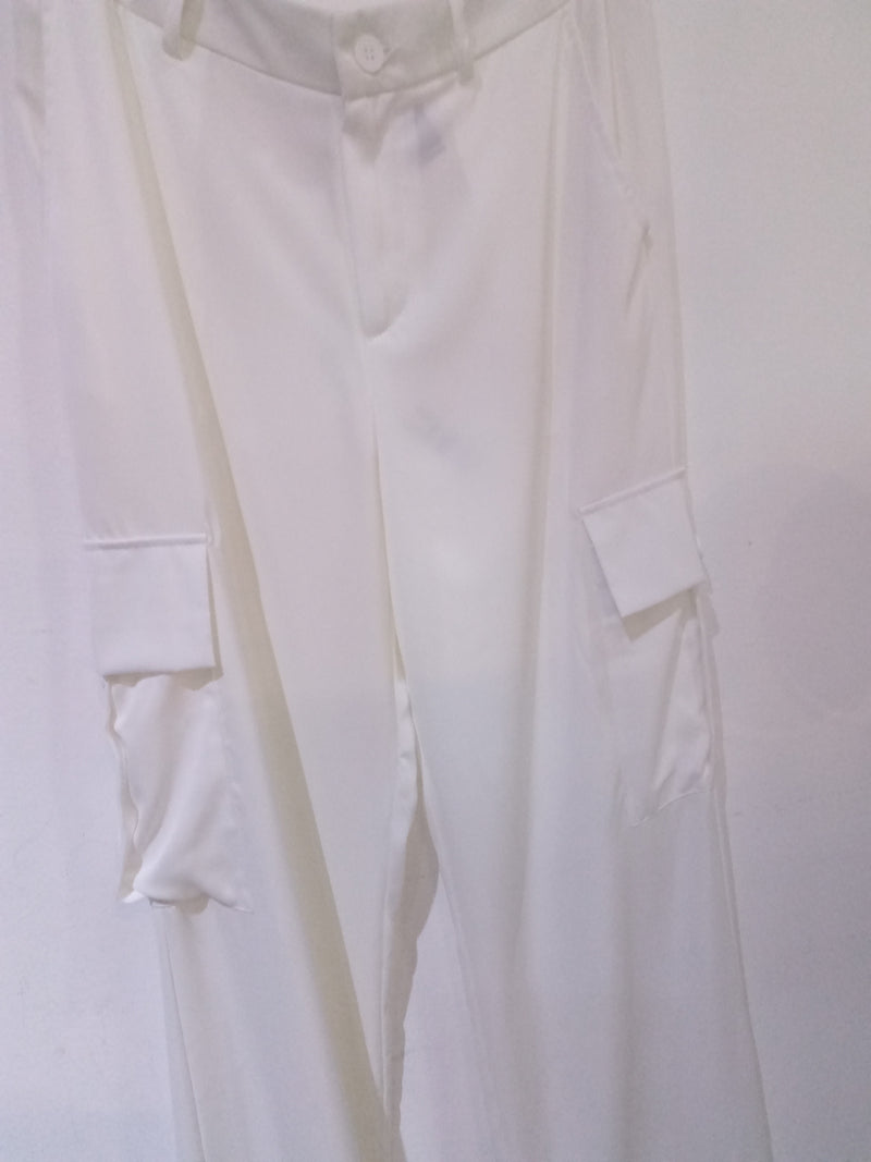 Pantalón blanco tipo cargo