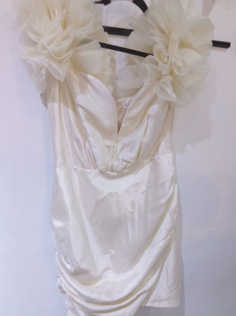 Vestido crema cintó negro