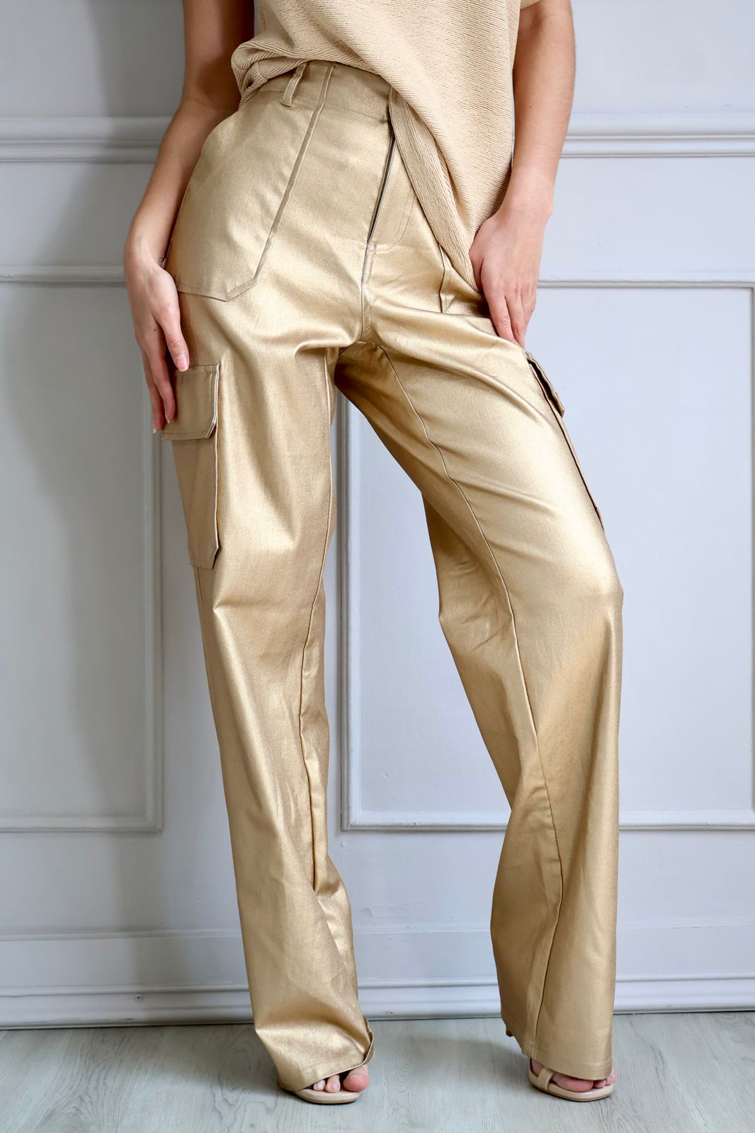PANTALÓN VINIPIEL CARGO DORADO