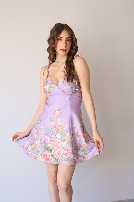 VESTIDO CORTO LILA FLORAL ROMÁNTICO