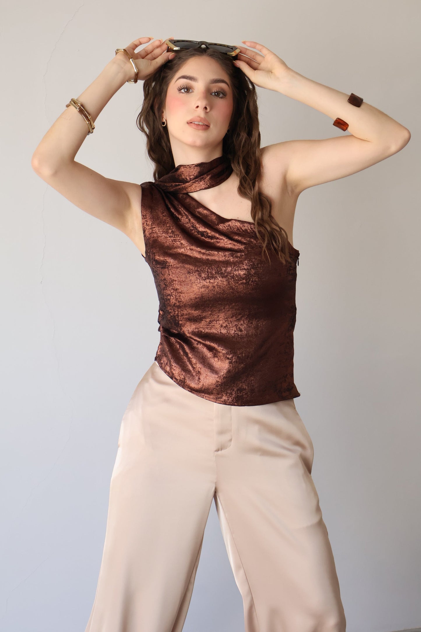BLUSA ONE SHOULDER METAL COCOA