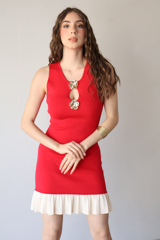 VESTIDO CORTO ROJO CON DETALLE DORADO Y OLAN