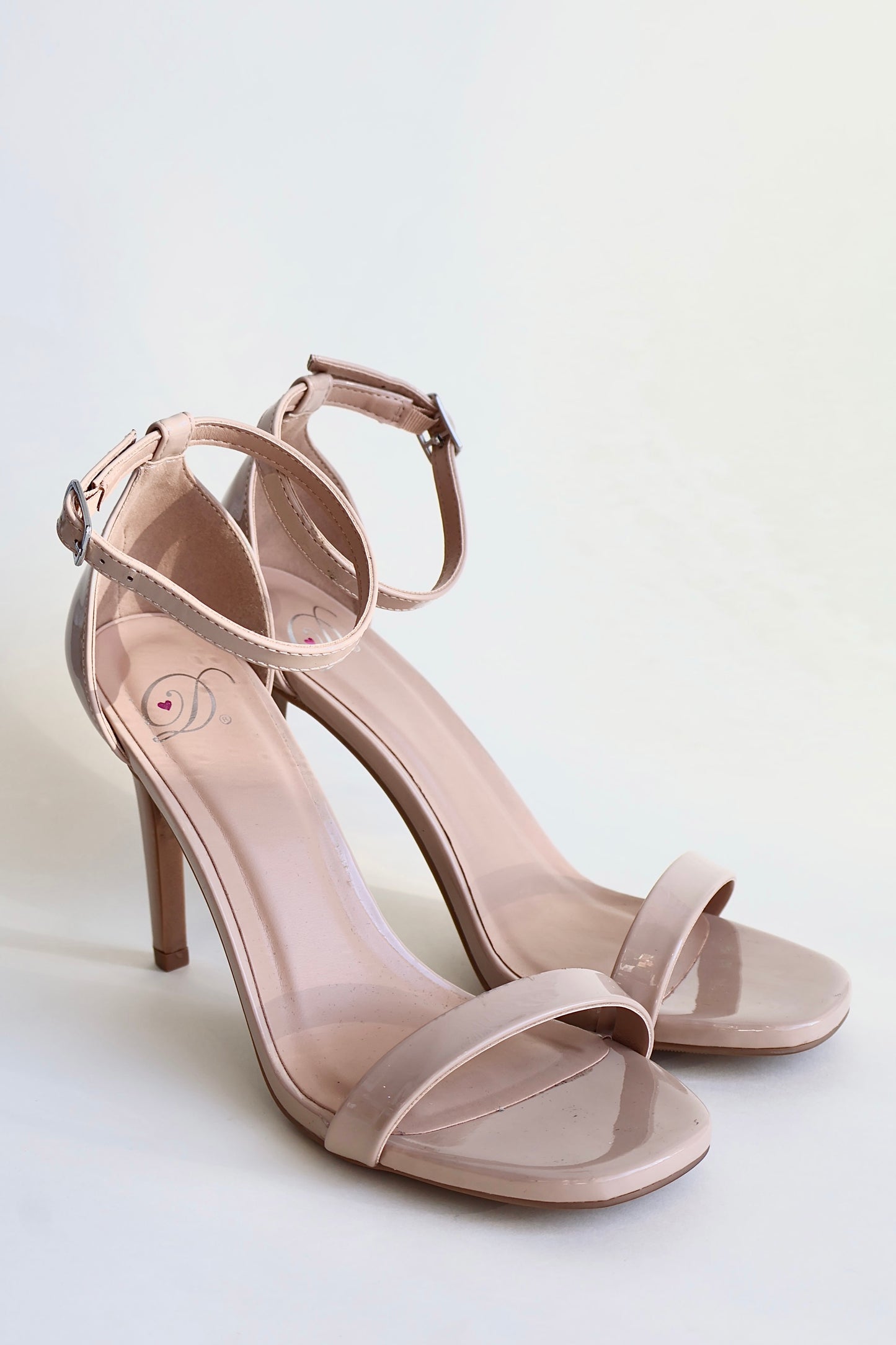 ZAPATILLA NUDE MINIMALISTA CHAROL