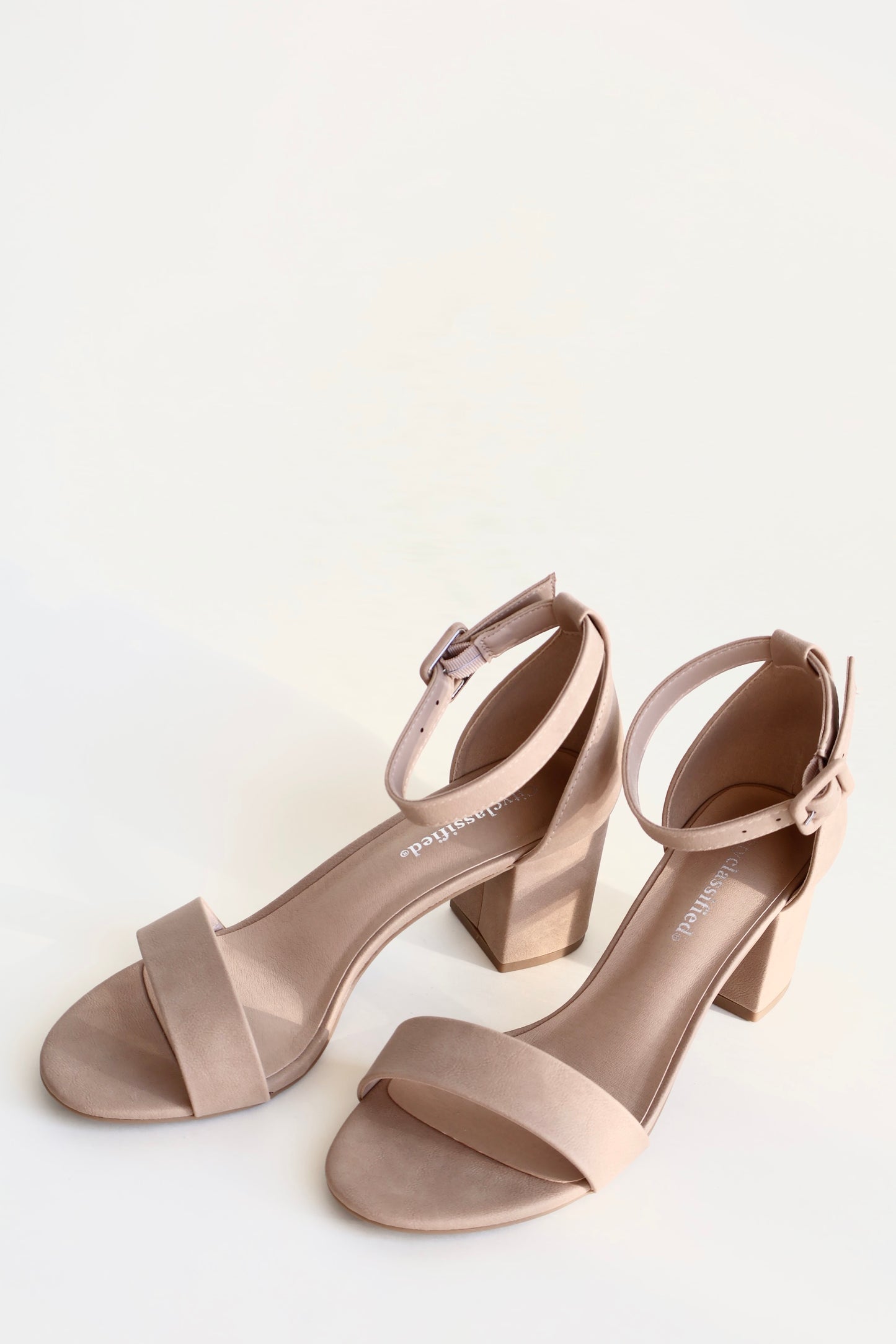 ZAPATILLA NUDE DE TACÓN BAJO