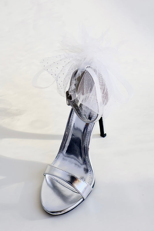 ZAPATILLA PLATA CON MOÑO DE TUL