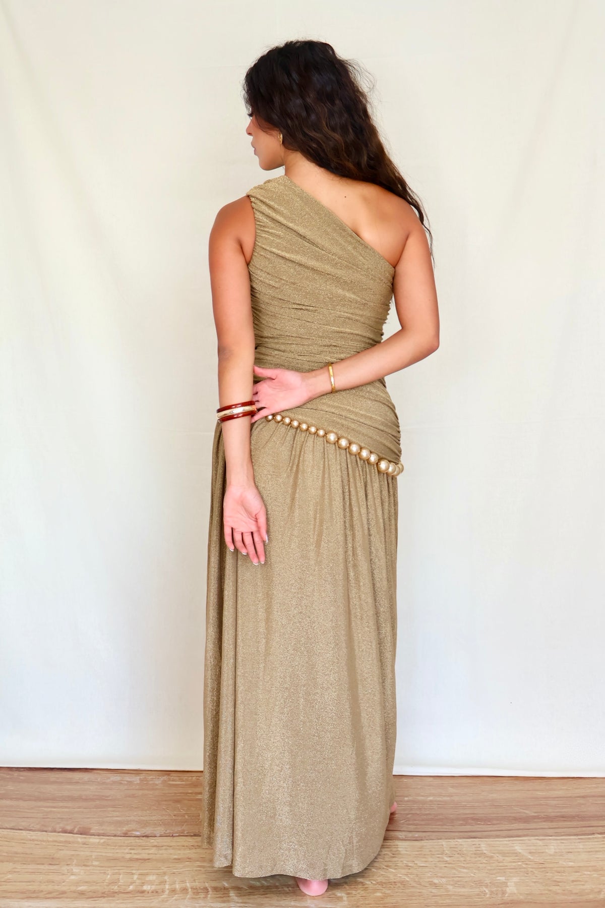 VESTIDO DORADO