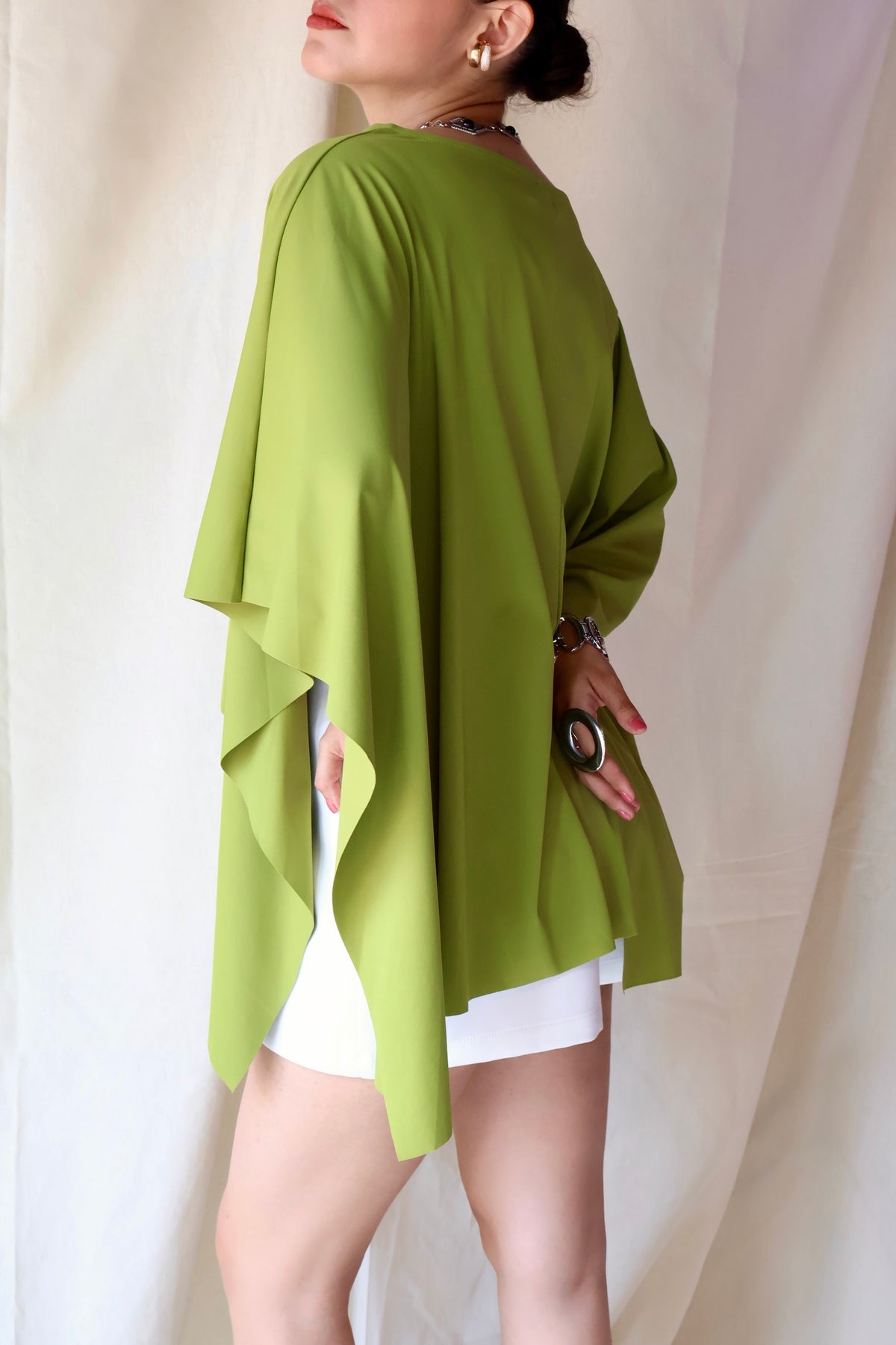 BLUSA TIPO CAPA