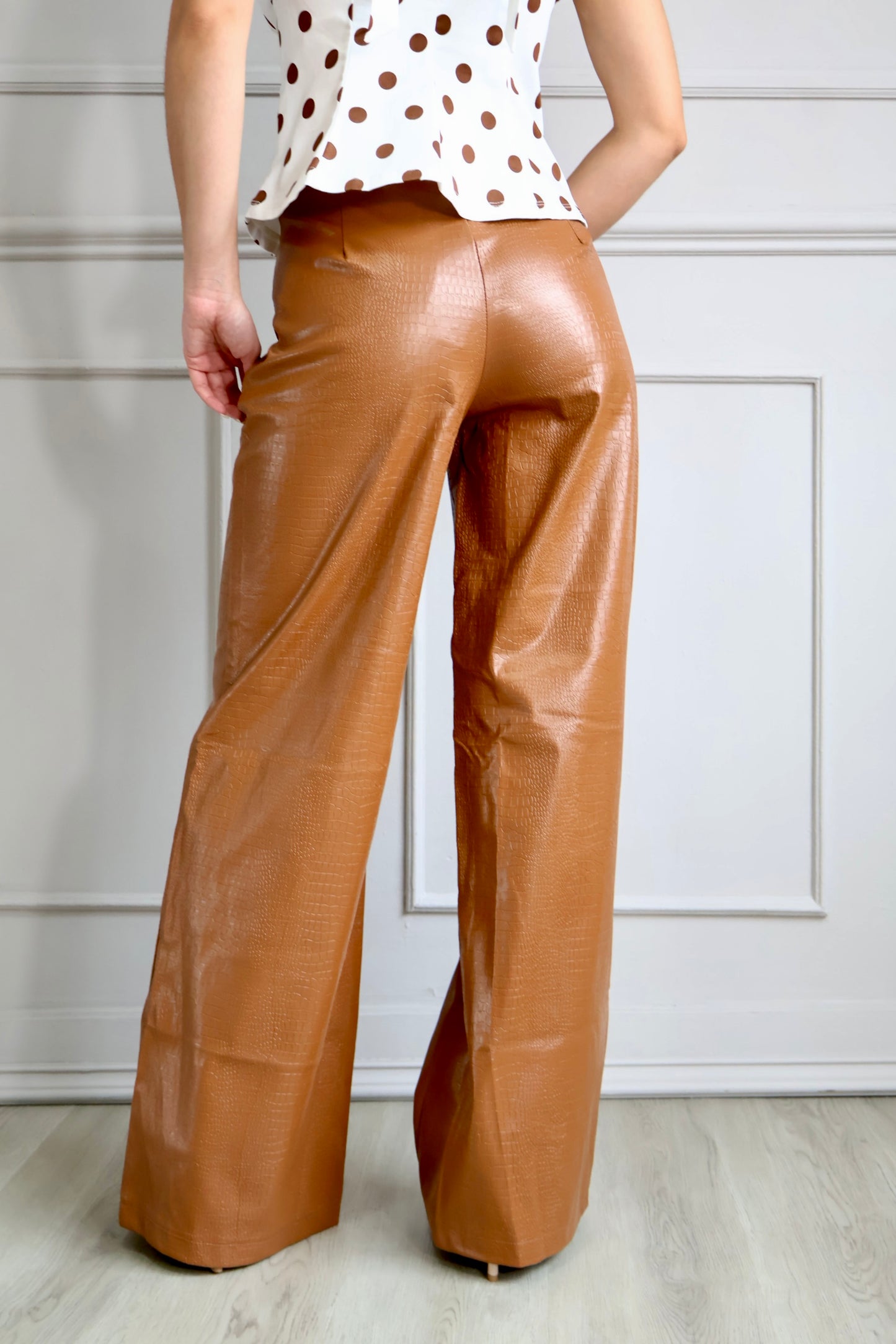 PANTALÓN VINIPIEL RECTO CAFÉ