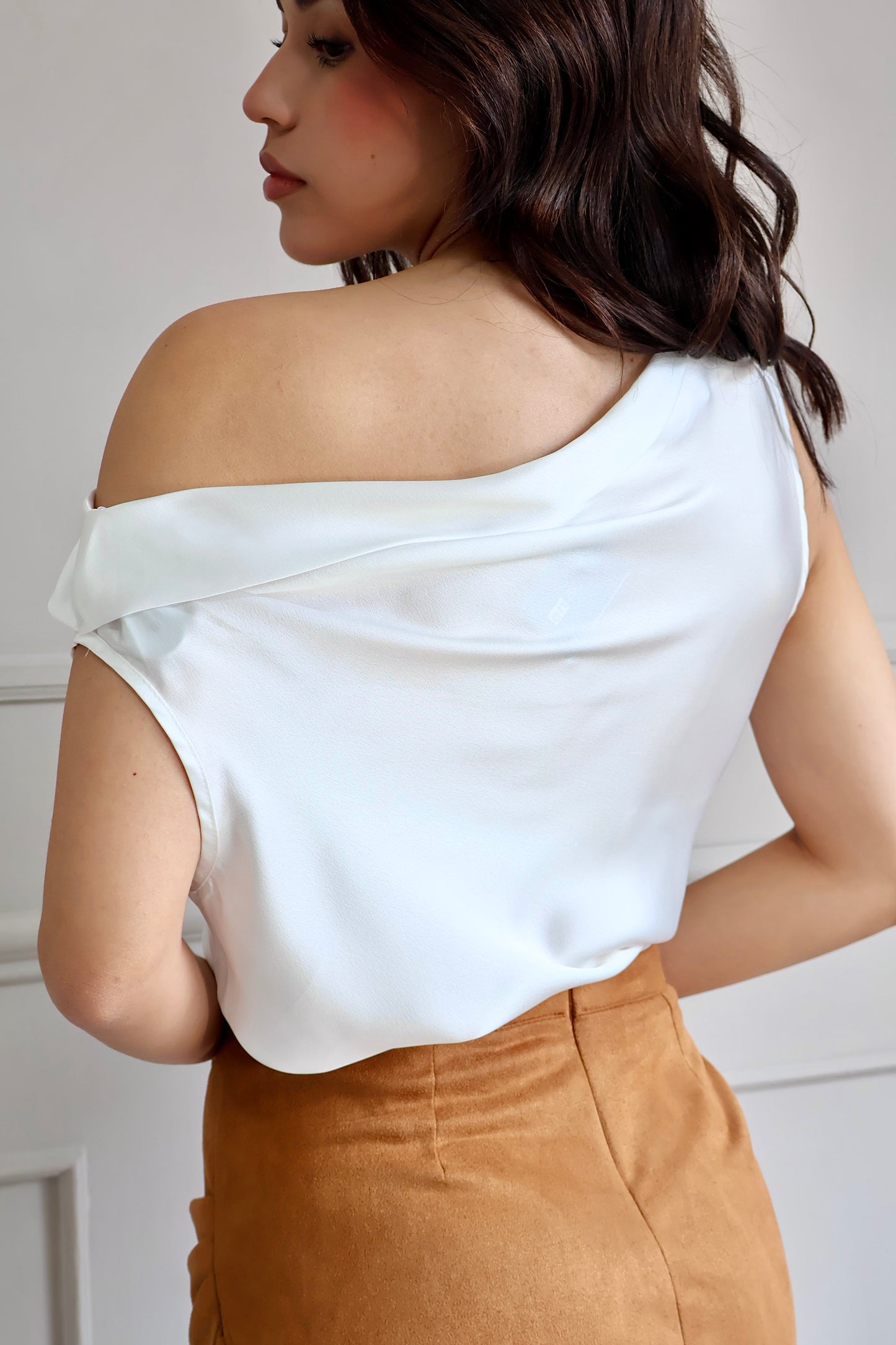 BLUSA SATINADA ASIMÉTRICA LUXE DRAPE