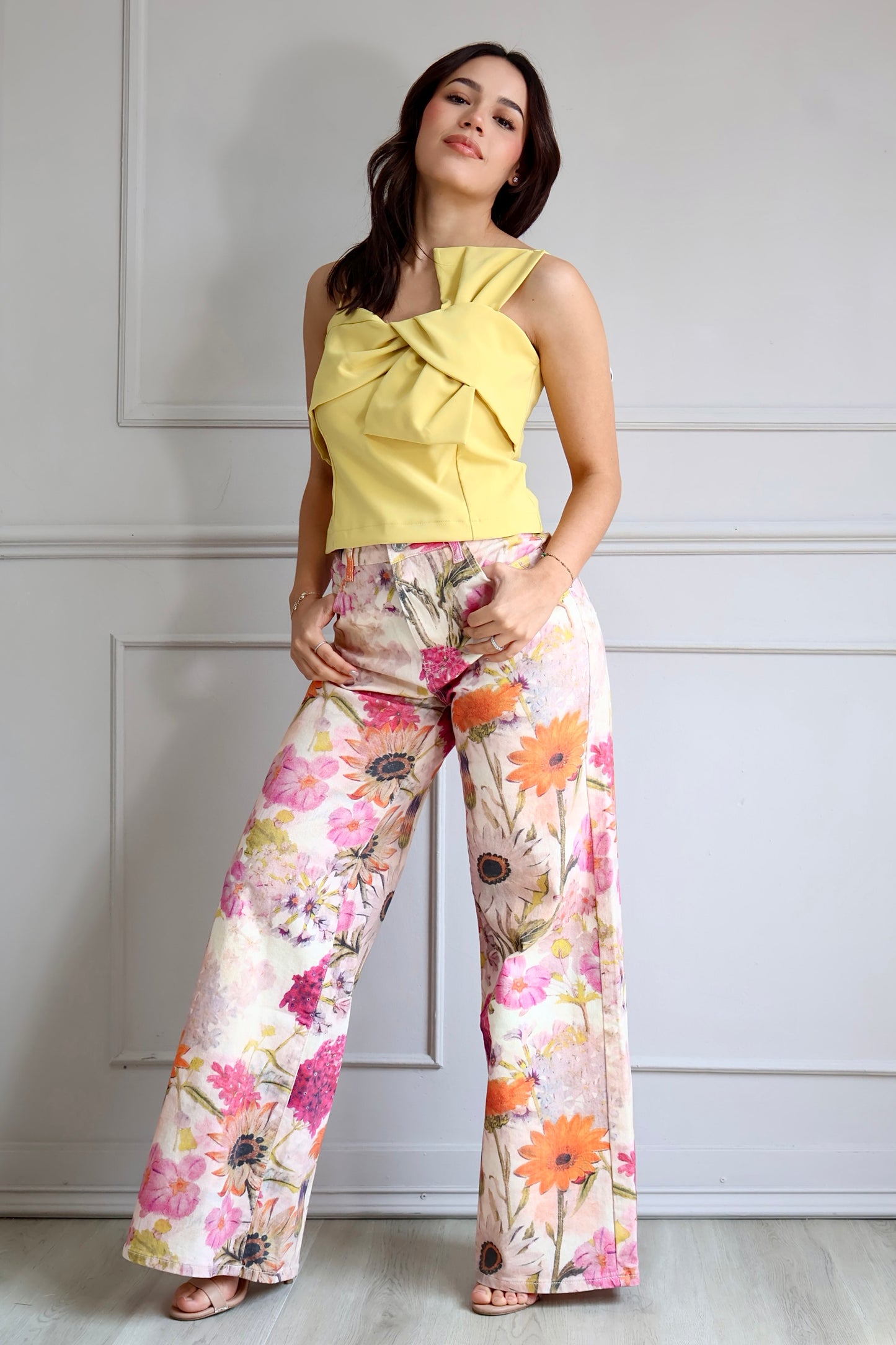TOP ESTRUCTURADO CON MOÑO OVERSIZED