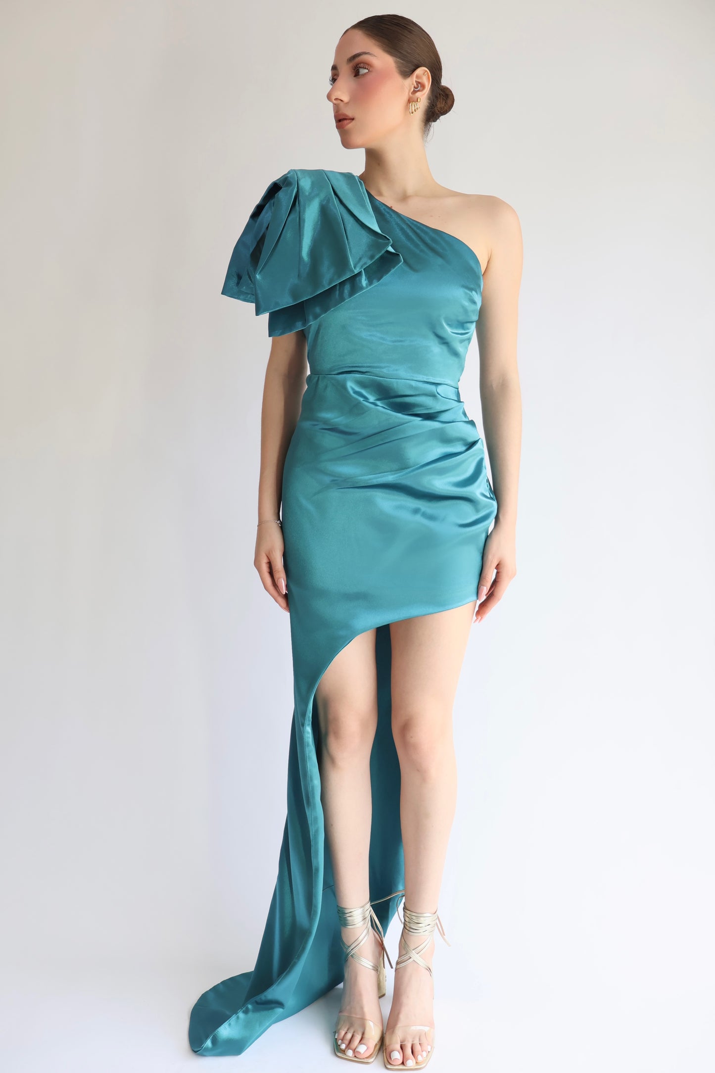 VESTIDO ASIMÉTRICO SATINADO AQUA GLAM