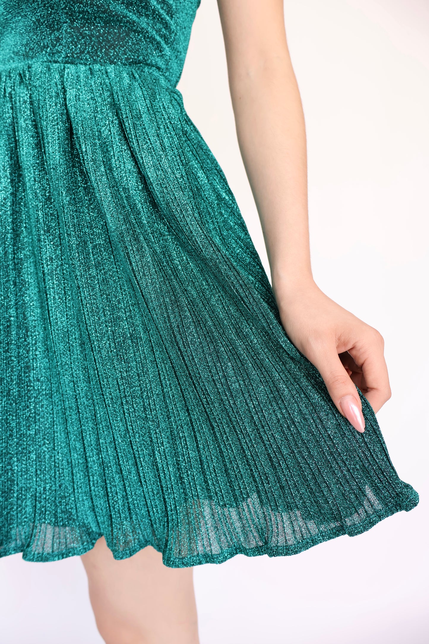 VESTIDO CORTO VERDE ESMERALDA GLITTER PLISADO