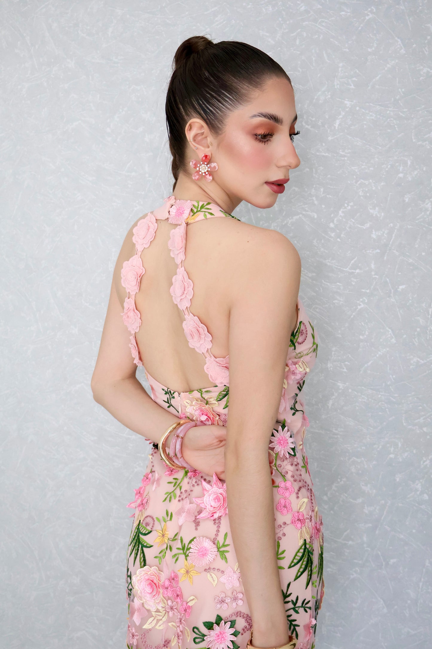 VESTIDO CORTO FLORAL BORDADO PINK GARDEN